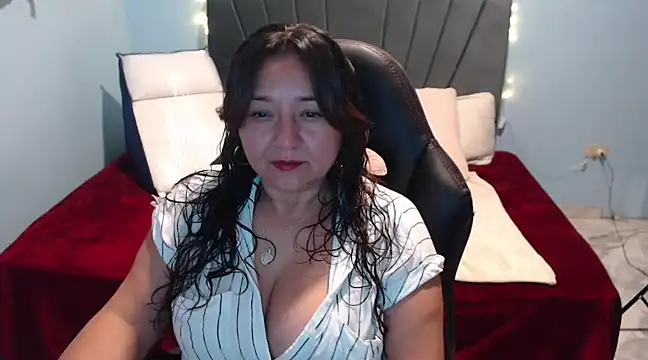 Snapshot of AngelRouss chatting on 14, 2, 2025 AngelRouss online show from 14, 2, 2025