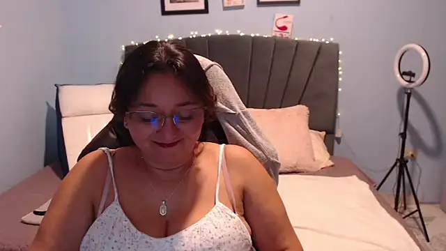 Snapshot of AngelRouss chatting on 28, 2, 2025 AngelRouss online show from 28, 2, 2025