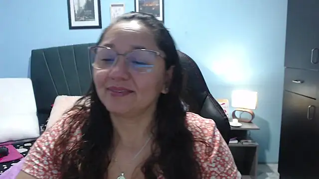 Snapshot of AngelRouss chatting on 6, 3, 2025 AngelRouss online show from 6, 3, 2025