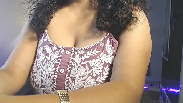 hot menka online show from 3, 6, 2026