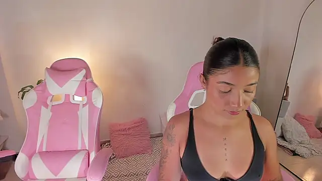 martina roldam online show from 8, 10, 2025