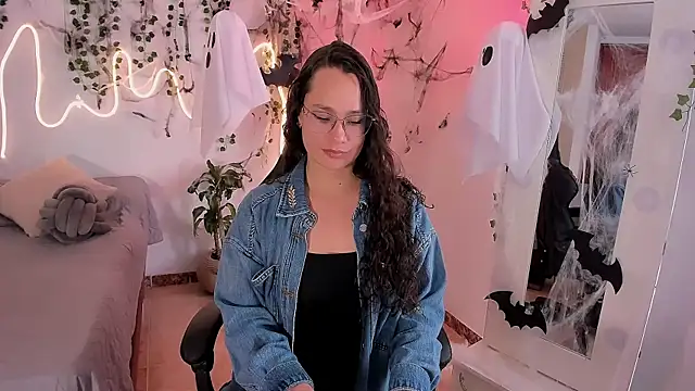 emmaTorres1 online show from 22, 10, 2025