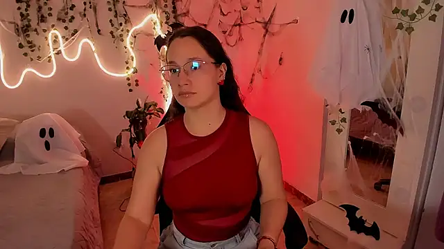 emmaTorres1 online show from 29, 10, 2025