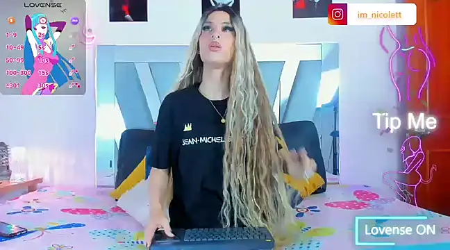 Snapshot of supradoll chatting on 3, 2, 2025 supradoll online show from 3, 2, 2025