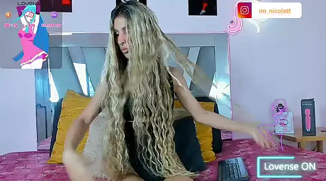 Snapshot of supradoll chatting on 10, 3, 2025 supradoll online show from 10, 3, 2025