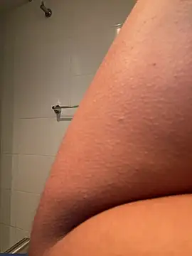 lauuraww online show from 4, 1, 2025