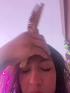 lauuraww online show from 18, 1, 2025