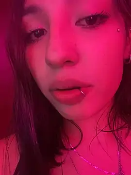 lauuraww online show from 24, 2, 2025