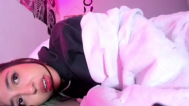 lauuraww online show from 9, 3, 2025