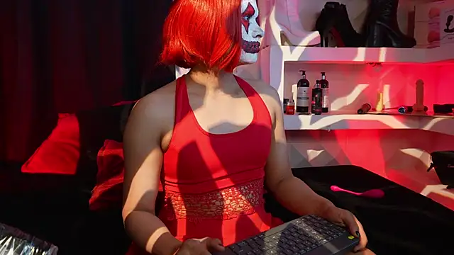 Snapshot of Mara-Bella chatting on 31, 10, 2025 Mara-Bella online show from 31, 10, 2025