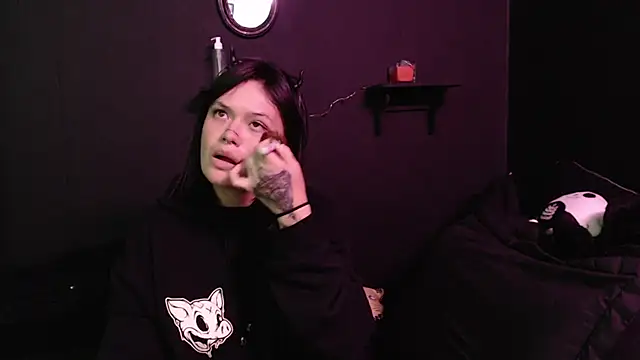 Snapshot of rousstattoo chatting on 19, 12, 2025 rousstattoo online show from 19, 12, 2025