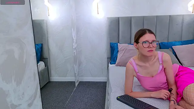 NellieLoyns online show from 19, 1, 2025