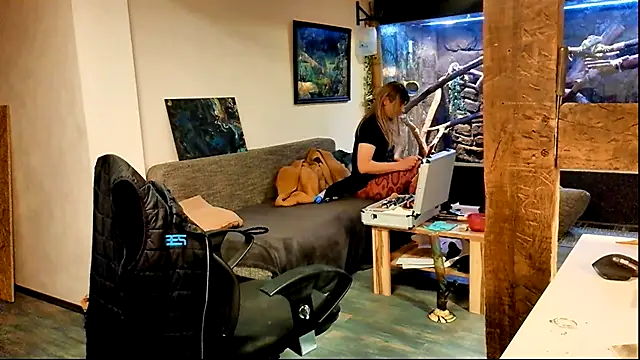 Snapshot of DYasmin69 chatting on 9, 10, 2025 DYasmin69 online show from 9, 10, 2025