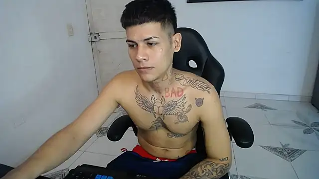 Clyde019 online show from 26, 2, 2025