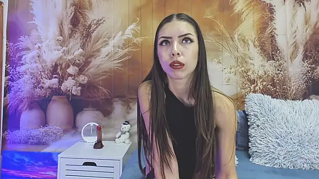 EmaLowe online show from 31, 10, 2025