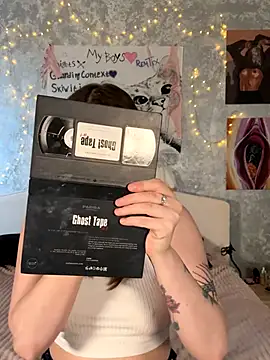 Snapshot of Sabrina_shells chatting on 12, 10, 2025 Sabrina shells online show from 12, 10, 2025