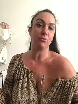 BELLAMORGANE1 online show from 14, 10, 2025