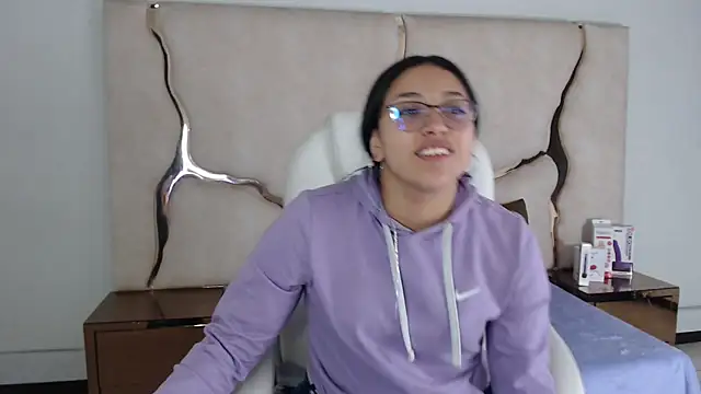 IsabellRodriguez18 online show from 5, 3, 2025