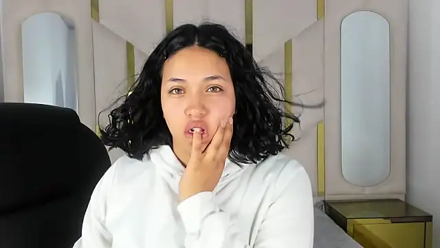 IsabellRodriguez18 online show from 13, 9, 2025