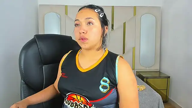 IsabellRodriguez18 online show from 25, 11, 2025