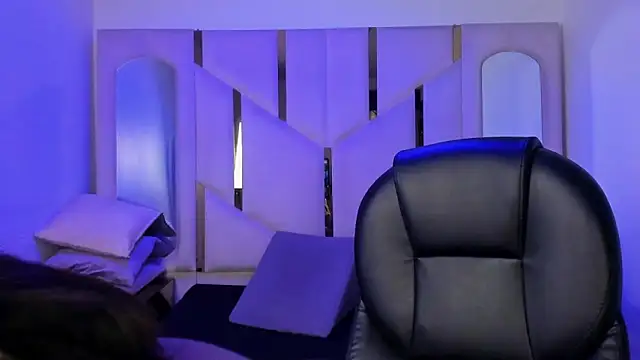 IsabellRodriguez18 online show from 7, 3, 2026