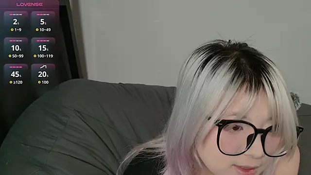 Yu UwU  online show from 15, 2, 2026