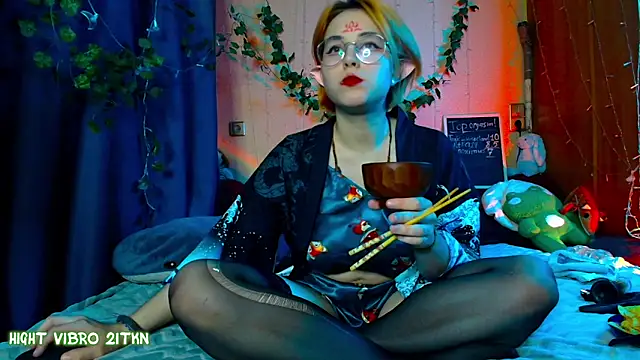 TrickyKitsune online show from 9, 2, 2025