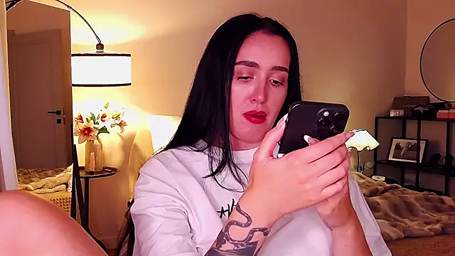 KimKhallifa online show from 9, 7, 2026