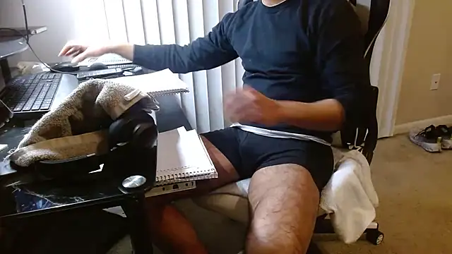 Snapshot of MrLatinKing chatting on 4, 12, 2025 MrLatinKing online show from 4, 12, 2025