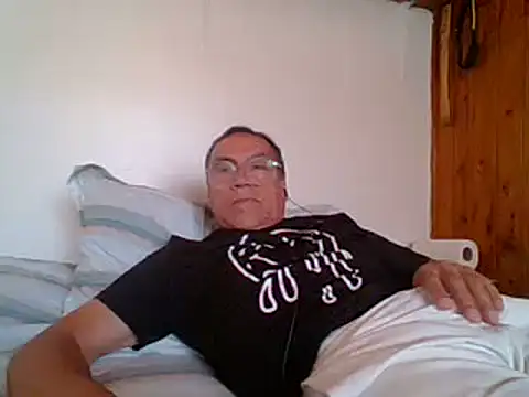 santiagon2015 online show from 10, 1, 2025