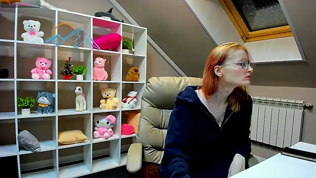 ElizabethHarpper online show from 3, 1, 2025