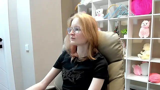 ElizabethHarpper online show from 30, 1, 2025