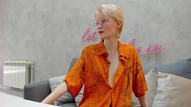 ElizabethHarpper online show from 23, 3, 2025