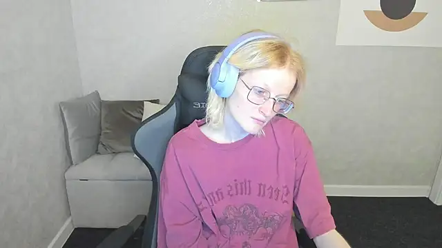 ElizabethHarpper online show from 19, 9, 2025