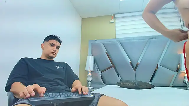 DAVID VICTORIAA online show from 24, 4, 2026