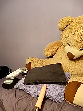 Danni shy online show from 2, 3, 2025