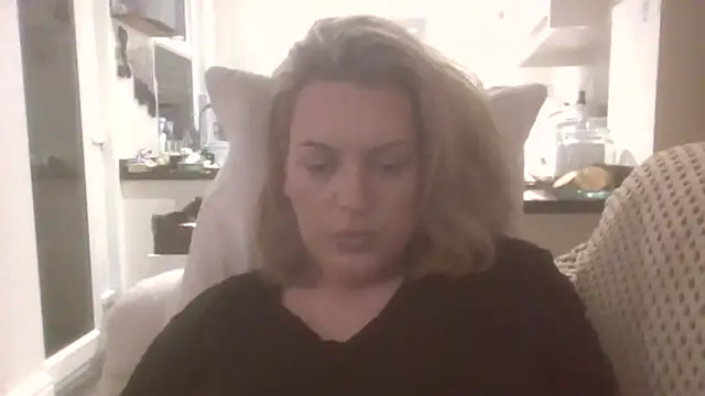 Snapshot of Gigi-Honey chatting on 18, 12, 2025 Gigi-Honey online show from 18, 12, 2025