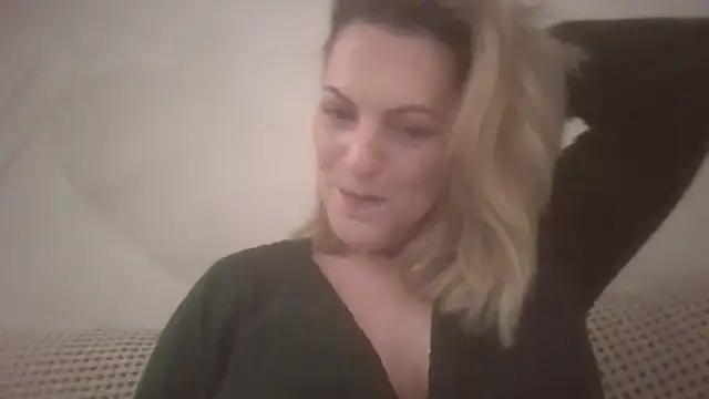 Snapshot of Gigi-Honey chatting on 1, 2, 2026 Gigi-Honey online show from 1, 2, 2026