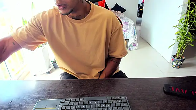 Adam Valenciia online show from 9, 11, 2025