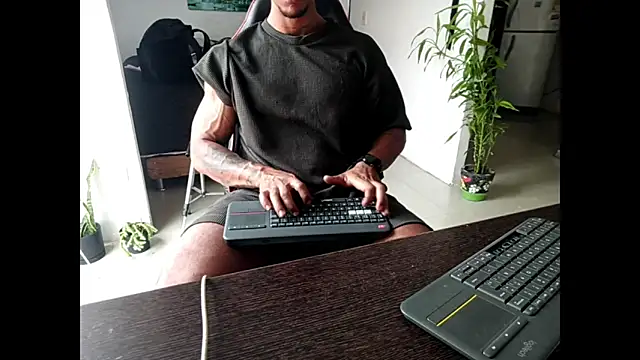 Snapshot of Adam_Valenciia chatting on 6, 6, 2026 Adam Valenciia online show from 6, 6, 2026
