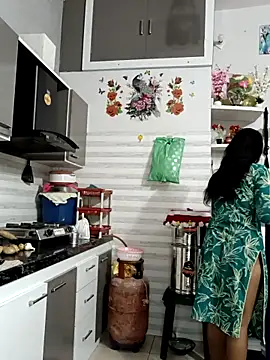 Snapshot of Best-Couple chatting on 4, 10, 2025 Best-Couple online show from 4, 10, 2025