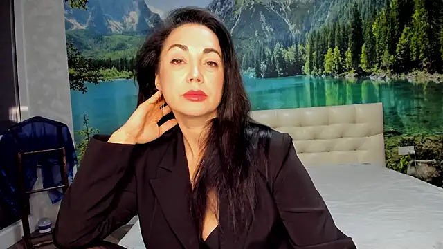 Snapshot of Monica_Weiss chatting on 1, 2, 2025 Monica Weiss online show from 1, 2, 2025