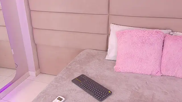 Snapshot of NickyBelmonth chatting on 30, 11, 2025 NickyBelmonth online show from 30, 11, 2025