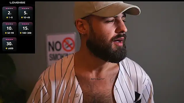 Snapshot of HairyRobxxx chatting on 11, 10, 2025 HairyRobxxx online show from 11, 10, 2025