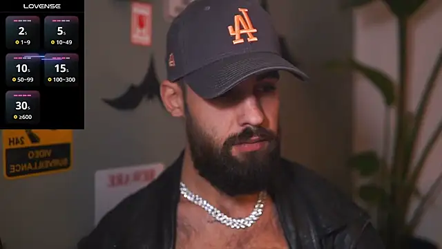 Snapshot of HairyRobxxx chatting on 4, 11, 2025 HairyRobxxx online show from 4, 11, 2025