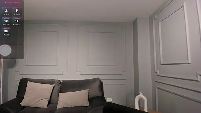 NiaSalvatore online show from 20, 2, 2025