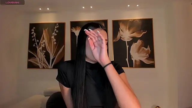 NiaSalvatore online show from 2, 3, 2025