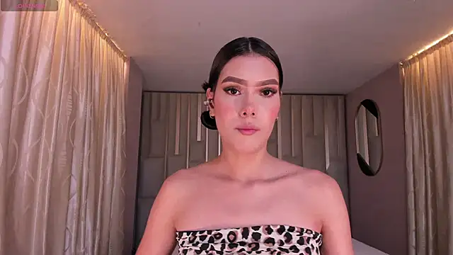 NiaSalvatore online show from 4, 3, 2025