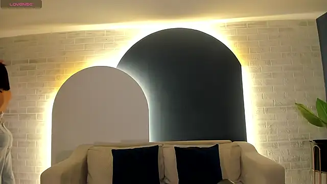 NiaSalvatore online show from 20, 9, 2025