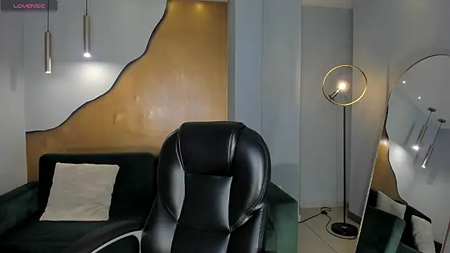 NiaSalvatore online show from 5, 2, 2026